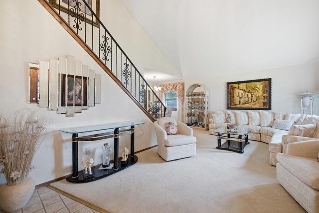 325 E Parkway Estates DRIVE, Oak Creek, WI 53154