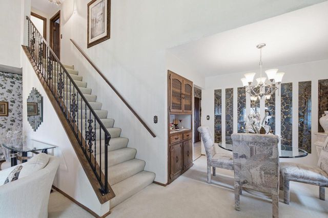 325 E Parkway Estates DRIVE, Oak Creek, WI 53154
