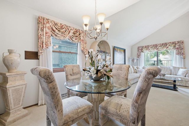 325 E Parkway Estates DRIVE, Oak Creek, WI 53154