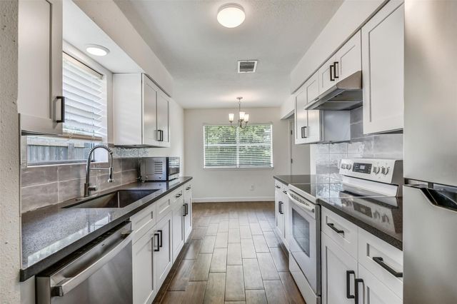 1600 Broken Arrow Street, Baytown, TX 77521
