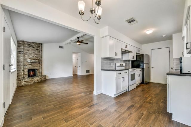 1600 Broken Arrow Street, Baytown, TX 77521