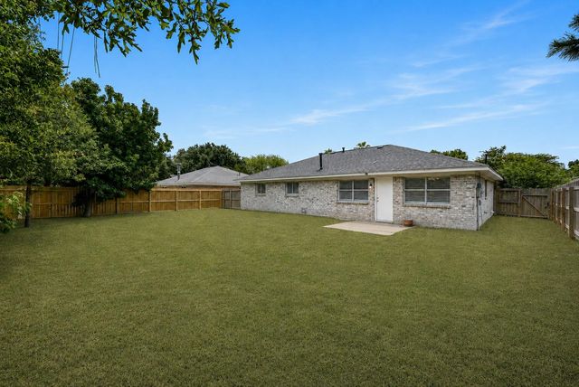 1600 Broken Arrow Street, Baytown, TX 77521