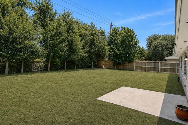 1600 Broken Arrow Street, Baytown, TX 77521