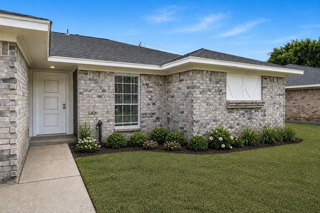 1600 Broken Arrow Street, Baytown, TX 77521