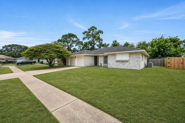 1600 Broken Arrow Street, Baytown, TX 77521