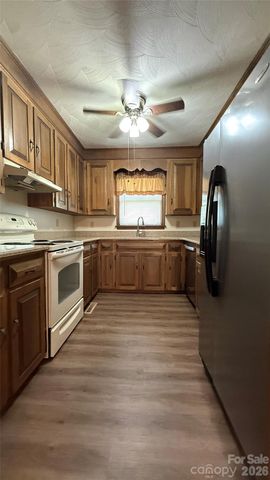 3858 Dover Street, Claremont, NC 28610
