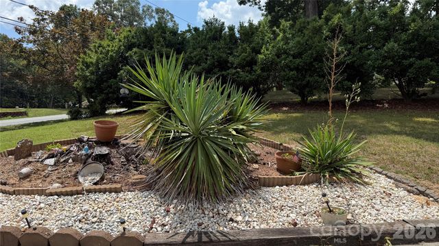 3858 Dover Street, Claremont, NC 28610