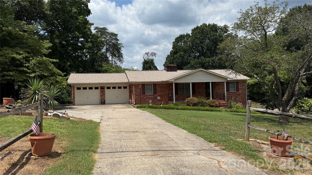 3858 Dover Street, Claremont, NC 28610