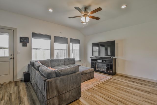 7406 9th Street, Lubbock, TX 79416