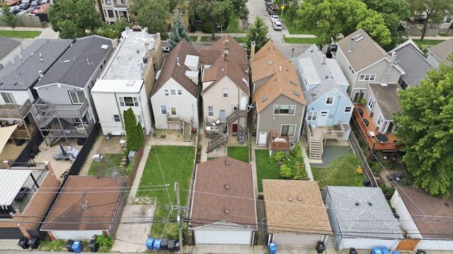 2826 W Wellington Avenue, Chicago, IL 60618