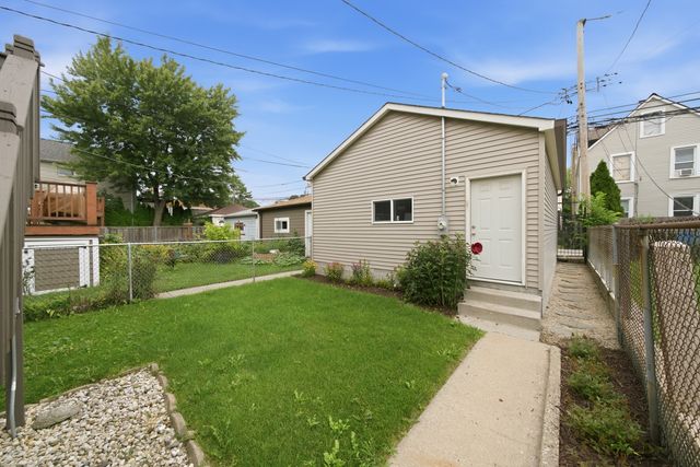2826 W Wellington Avenue, Chicago, IL 60618