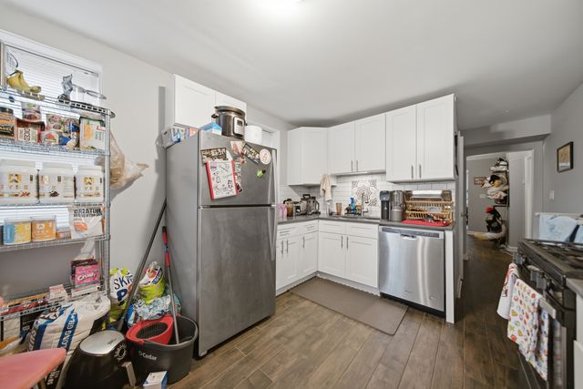 2826 W Wellington Avenue, Chicago, IL 60618