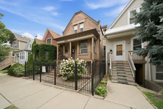 2826 W Wellington Avenue, Chicago, IL 60618