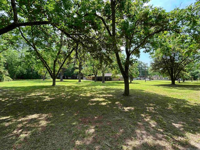 5765 Kleinpeter Rd, Baton Rouge, LA 70811