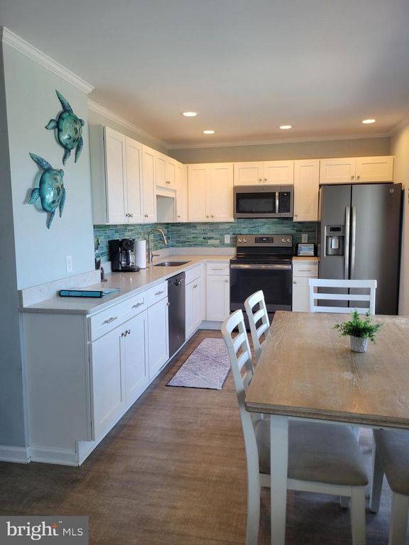 Image 2 of property listing at 504 LARK LN #8, Ocean City, MD 21842