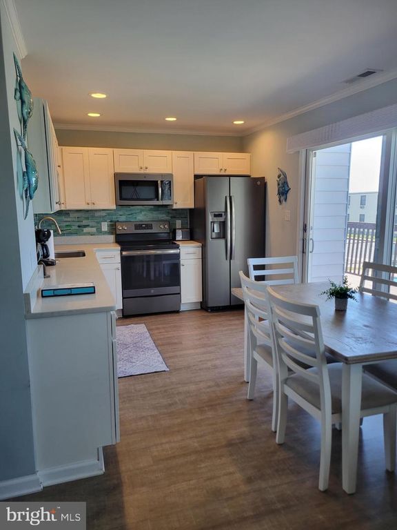 Image 3 of property listing at 504 LARK LN #8, Ocean City, MD 21842