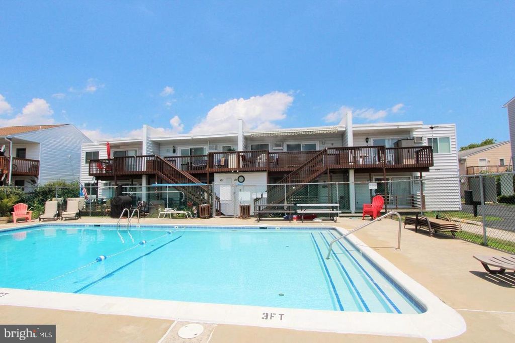 Image 7 of property listing at 504 LARK LN #8, Ocean City, MD 21842