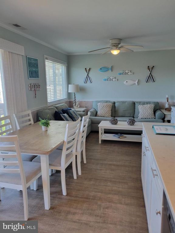 Image 9 of property listing at 504 LARK LN #8, Ocean City, MD 21842