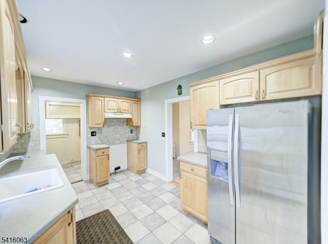 24 W Main St, Clinton Town, NJ 08809