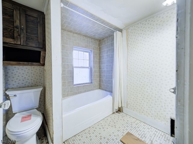 24 W Main St, Clinton Town, NJ 08809