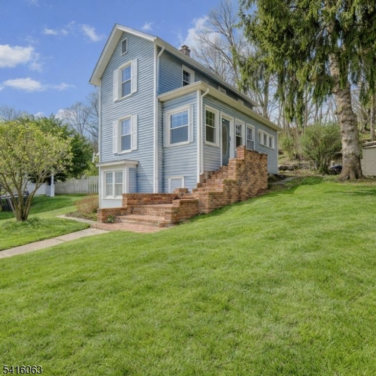 24 W Main St, Clinton Town, NJ 08809