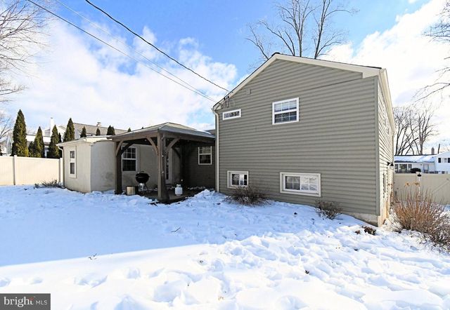 210 BECKER RD, North Wales, PA 19454