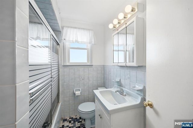 719 Teneyck Avenue, Lyndhurst, NJ 07071