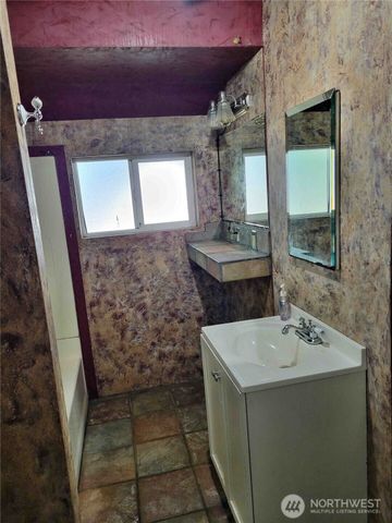 621 S 2nd Street, Toledo, WA 98591