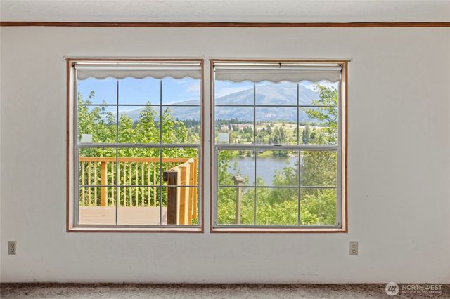 18206 W Big Lake Boulevard, Mount Vernon, WA 98274