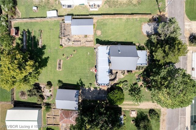 18 Spruce Street, Paris, AR 72855