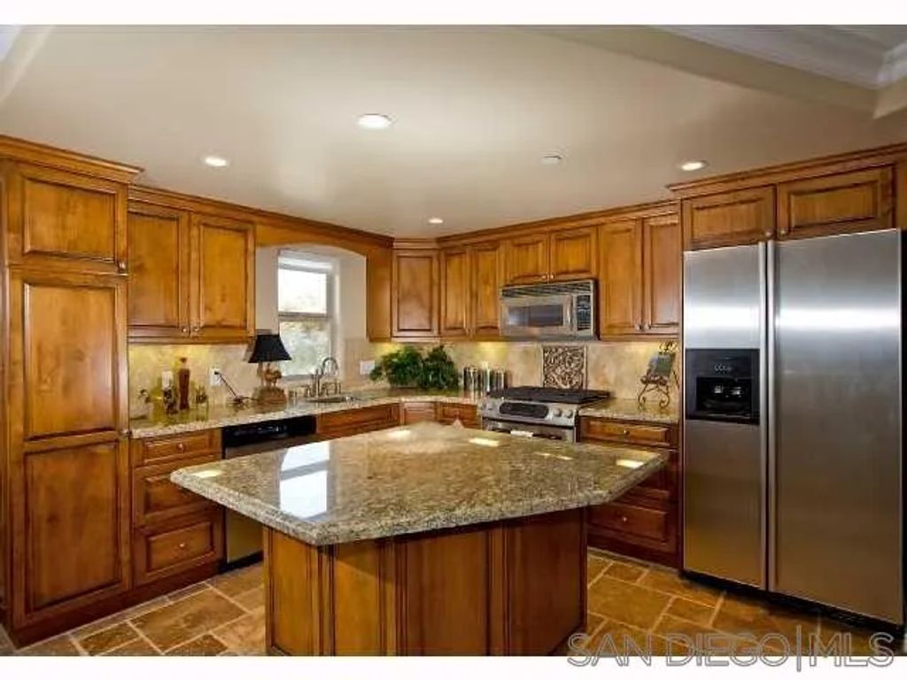 7575 Eads Ave 201, La Jolla, CA 92037