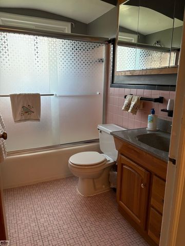 25625 Ronald Street, Roseville, MI 48066