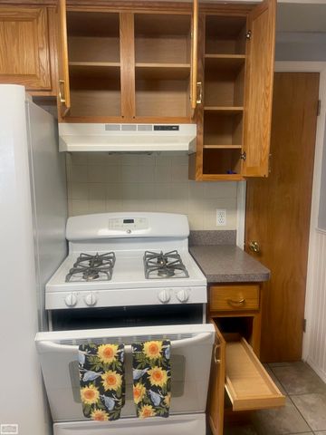 25625 Ronald Street, Roseville, MI 48066