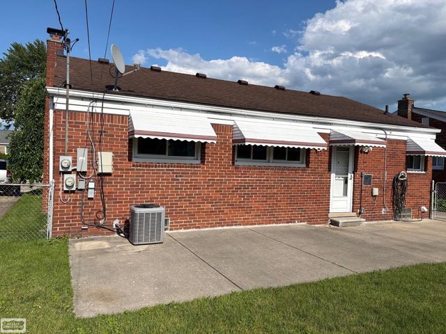 25625 Ronald Street, Roseville, MI 48066