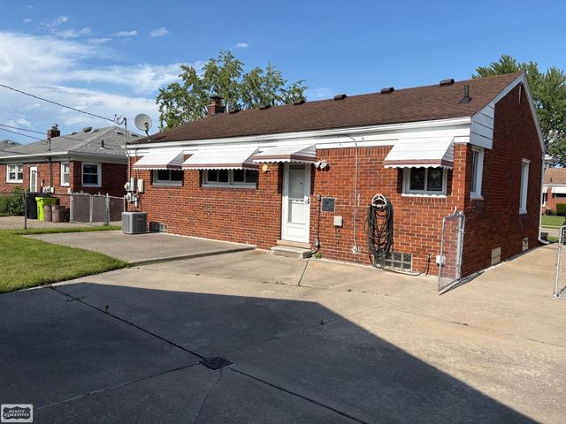 25625 Ronald Street, Roseville, MI 48066