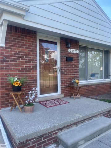 25625 Ronald Street, Roseville, MI 48066