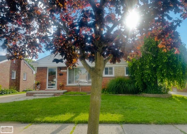 25625 Ronald Street, Roseville, MI 48066