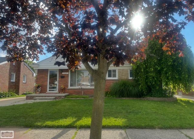25625 Ronald Street, Roseville, MI 48066