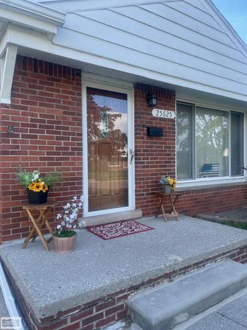 25625 Ronald Street, Roseville, MI 48066