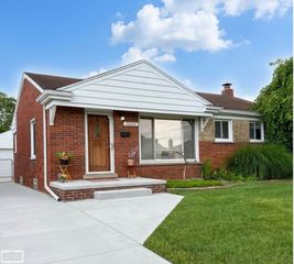 25625 Ronald Street, Roseville, MI 48066
