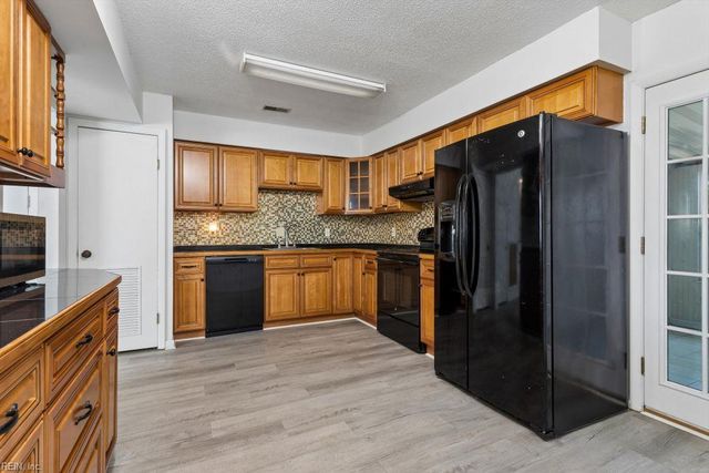 1056 Coastaway DR, Virginia Beach, VA 23451