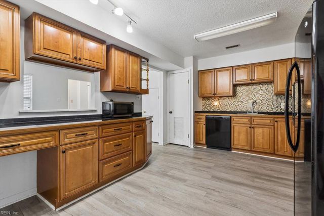 1056 Coastaway DR, Virginia Beach, VA 23451