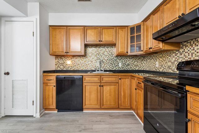 1056 Coastaway DR, Virginia Beach, VA 23451