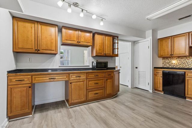 1056 Coastaway DR, Virginia Beach, VA 23451