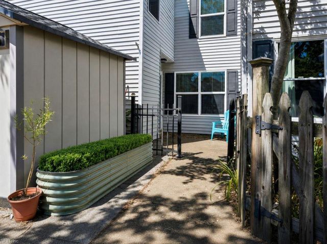 1056 Coastaway DR, Virginia Beach, VA 23451