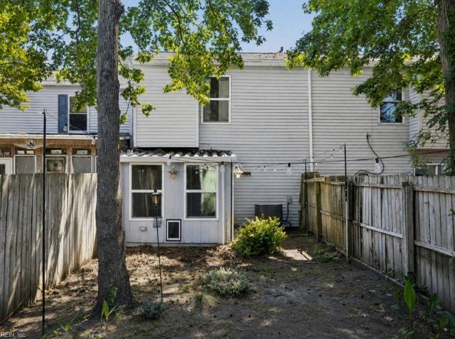 1056 Coastaway DR, Virginia Beach, VA 23451