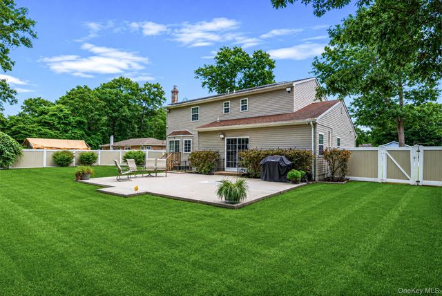 397 Lockwood Drive, Shirley, NY 11967