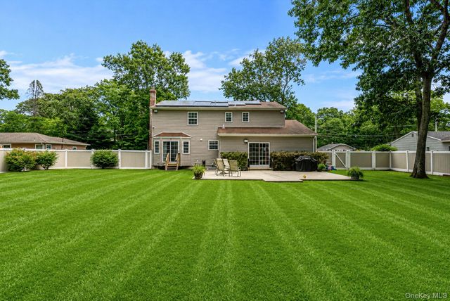 397 Lockwood Drive, Shirley, NY 11967