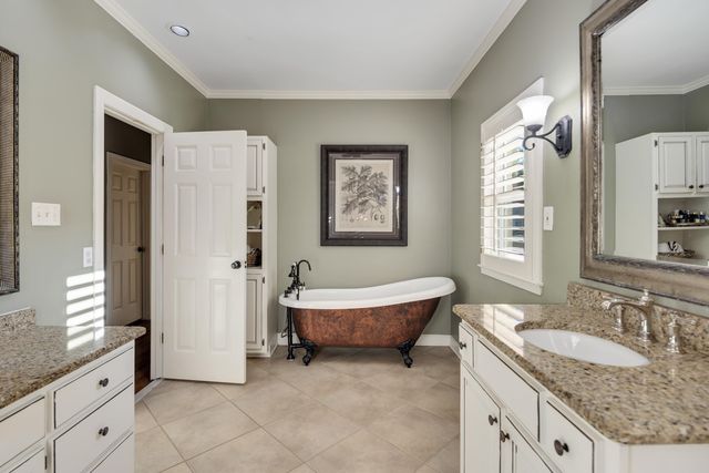 6326 E SHADY GROVE RD, Memphis, TN 38120