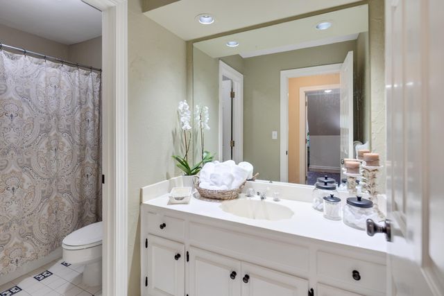 6326 E SHADY GROVE RD, Memphis, TN 38120